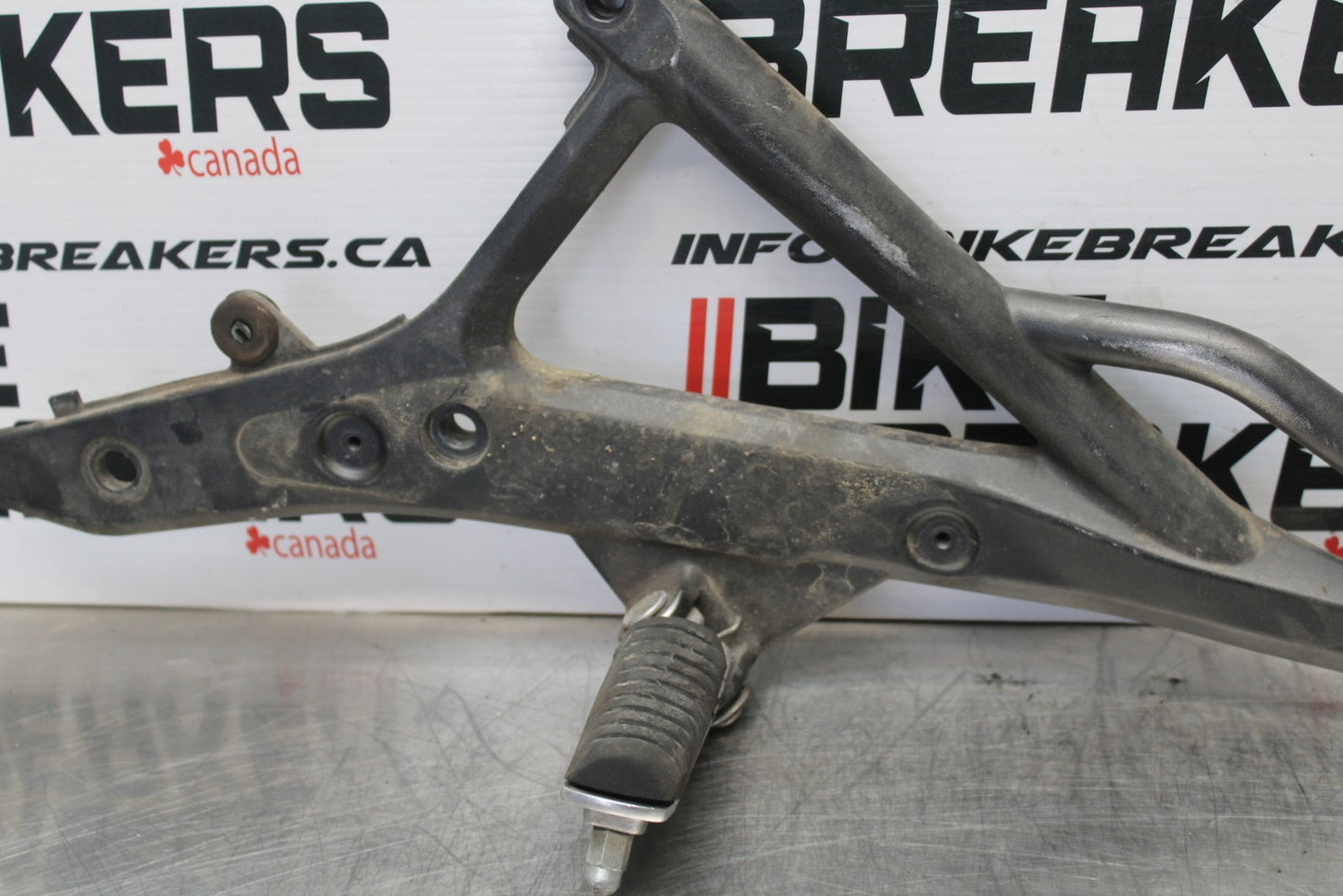 09-10 KAWASAKI ER-6N LEFT REARSET REAR SET DRIVER FOOT PEG REST STOP BB205