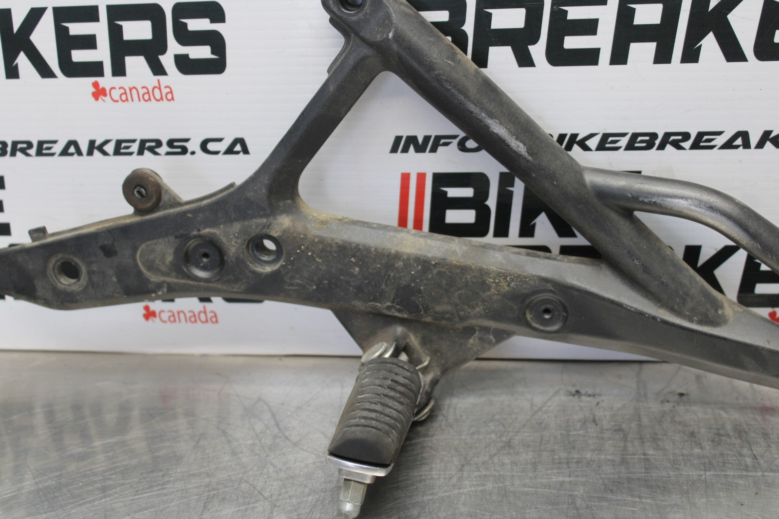 09-10 KAWASAKI ER-6N LEFT REARSET REAR SET DRIVER FOOT PEG REST STOP BB205