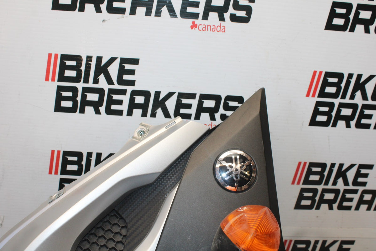 15-17 YAMAHA FJ09 RIGHT FRONT UPPER MID SIDE FAIRING COWL PLASTIC BB906