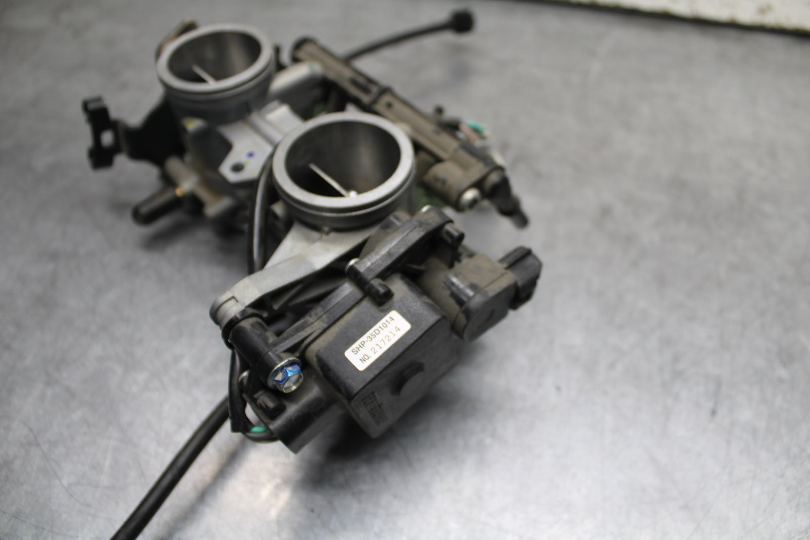 18-24 KAWASAKI NINJA 650 MAIN FUEL INJECTORS / THROTTLE BODIES BB725