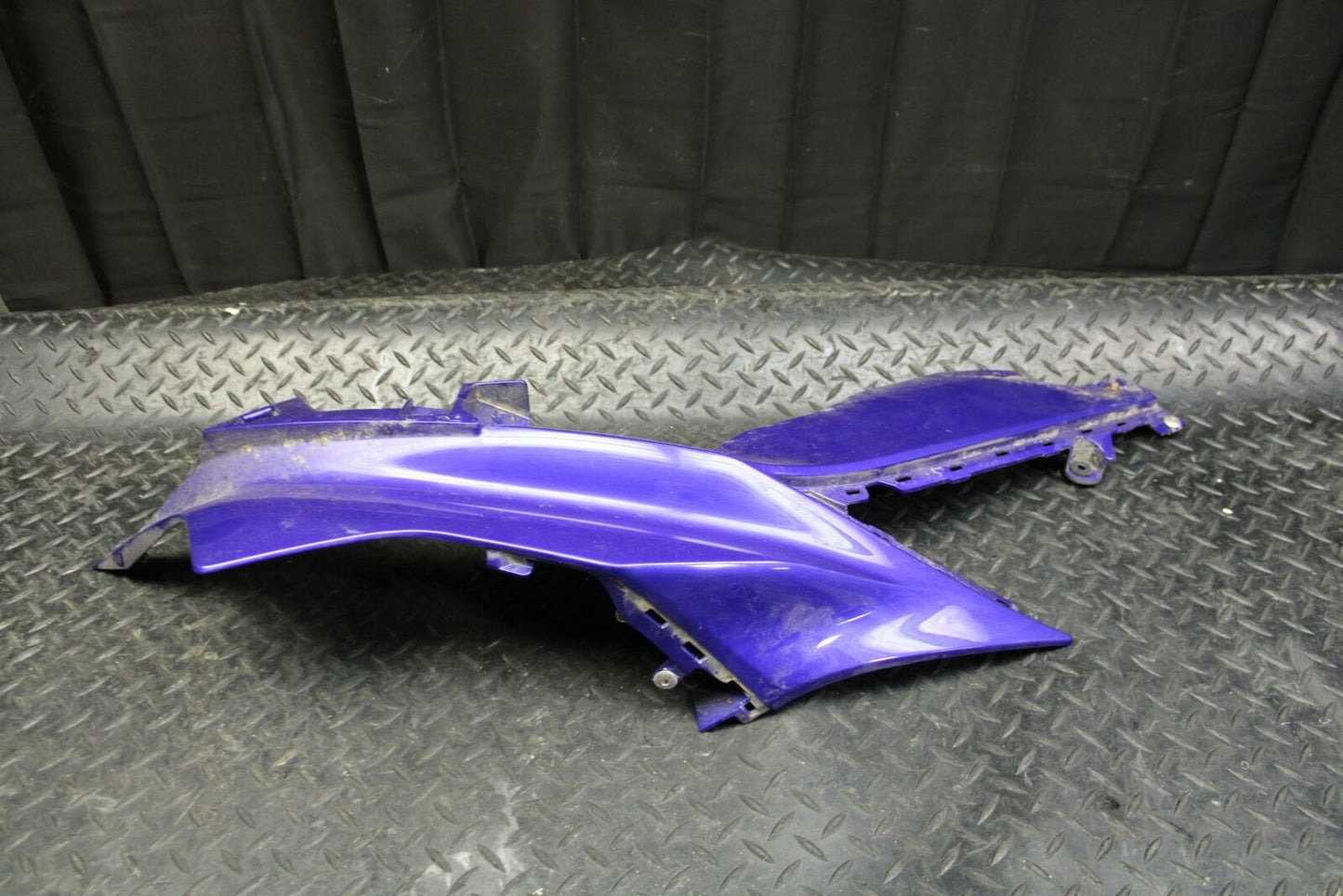 19 YAMAHA YZF R3 RIGHT MID UPPER SIDE FAIRING COWL PLASTIC BB177