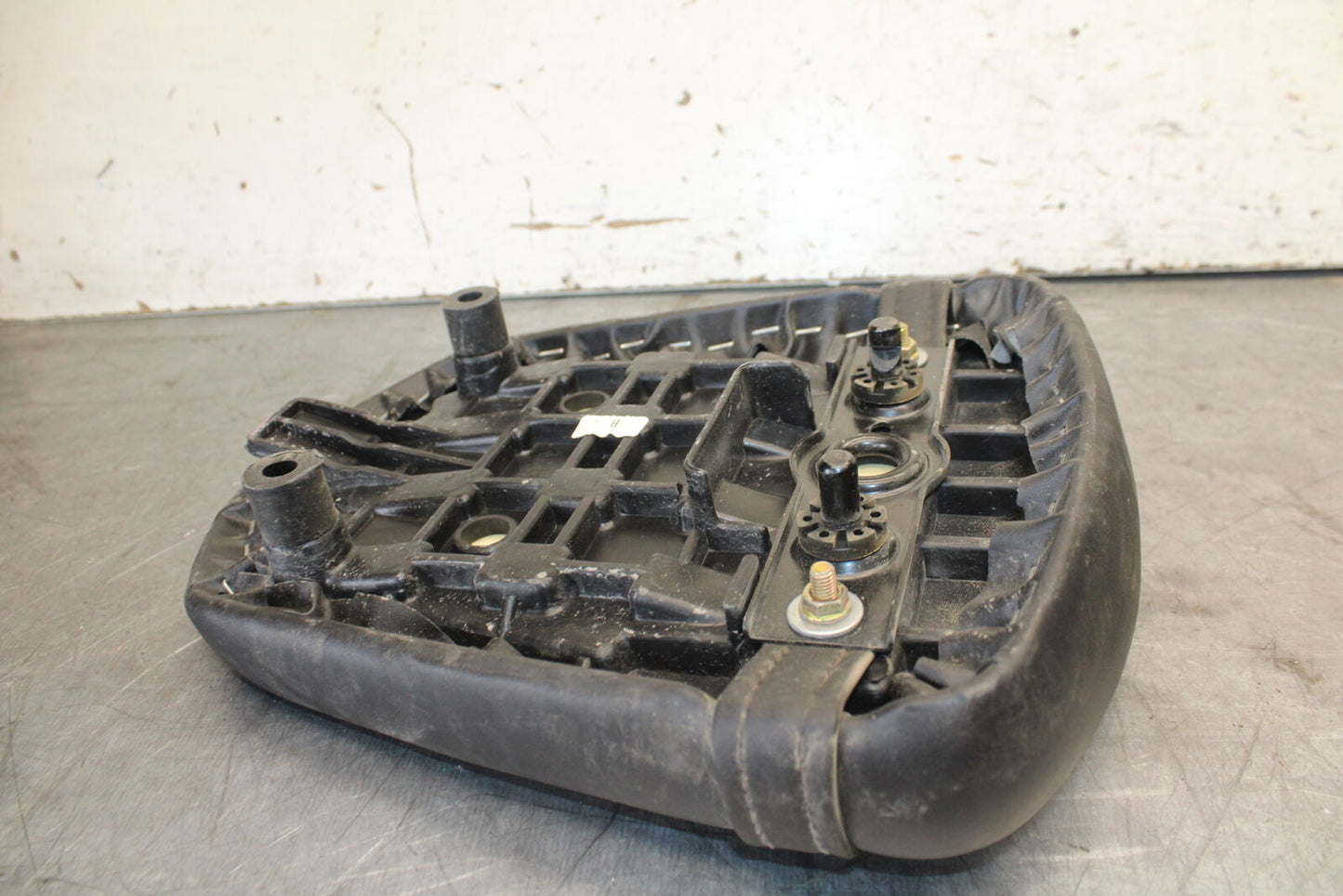 06-07 SUZUKI GSXR 600 REAR BACK PASSENGER TANDEM SEAT PAD SADDLE PILLION BB694