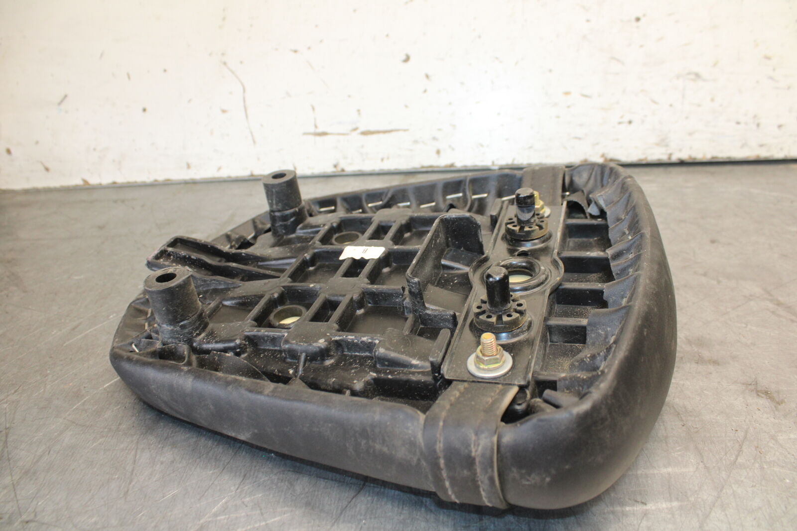 06-07 SUZUKI GSXR 600 REAR BACK PASSENGER TANDEM SEAT PAD SADDLE PILLION BB694