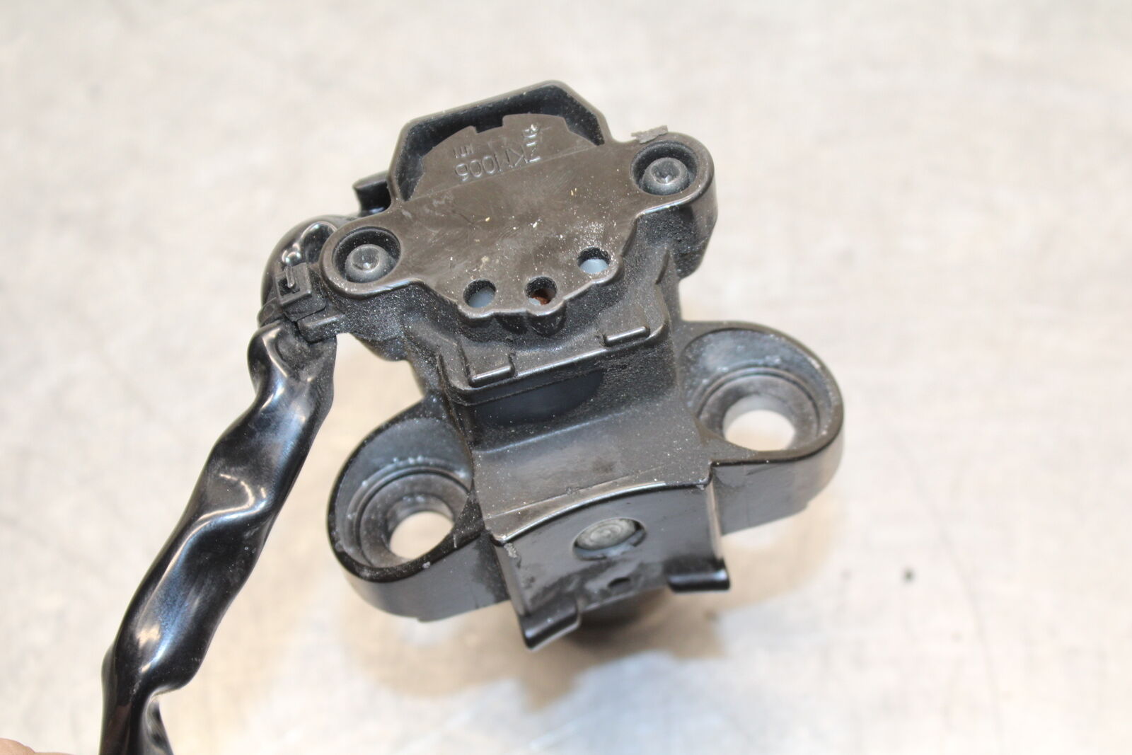 19-22 KAWASAKI Z400 IGNITION LOCK KEY SET W/ GAS CAP AND SEAT LOCK BB738