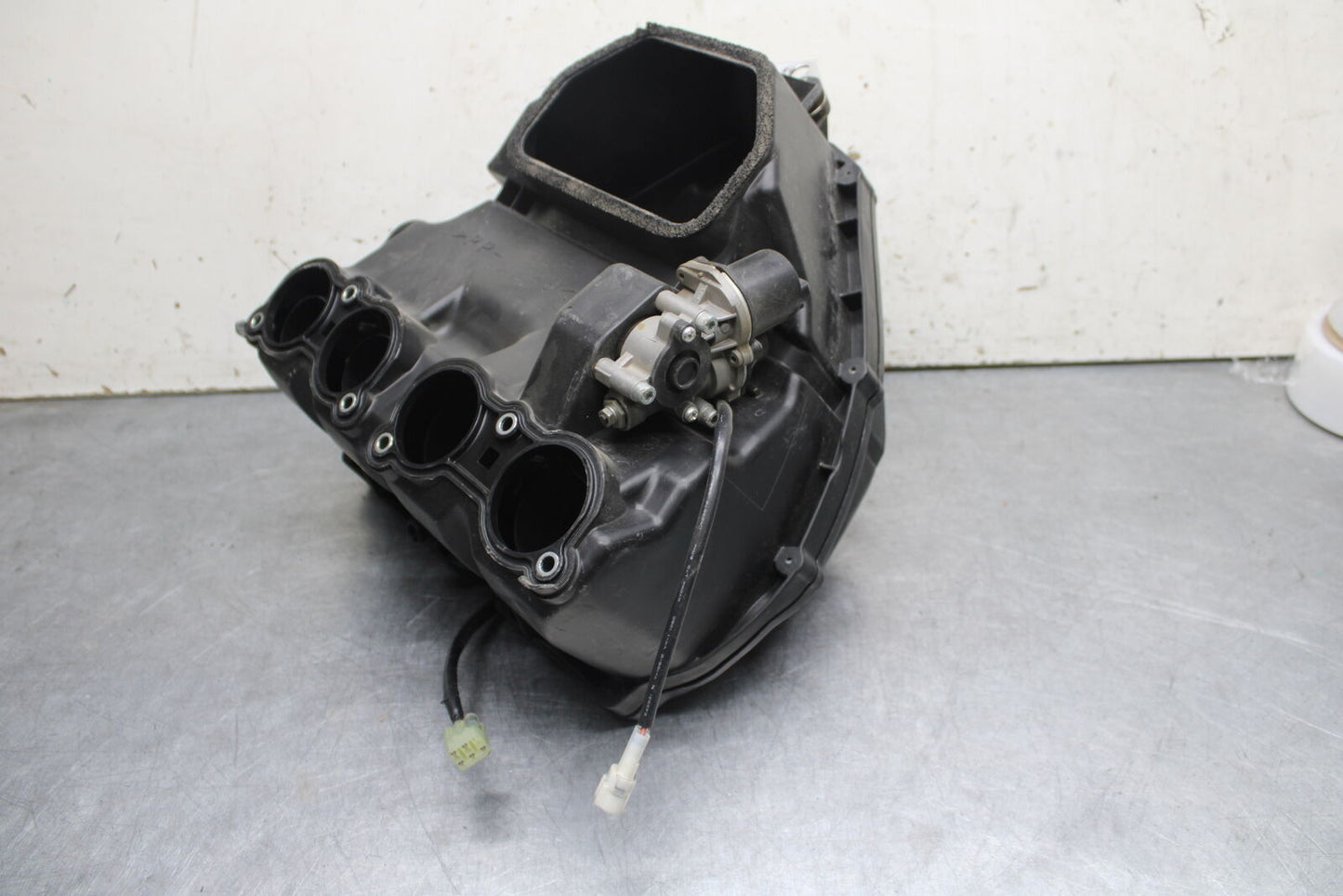 09-14 YAMAHA YZF R1 AIRBOX AIR INTAKE FILTER BOX BB696