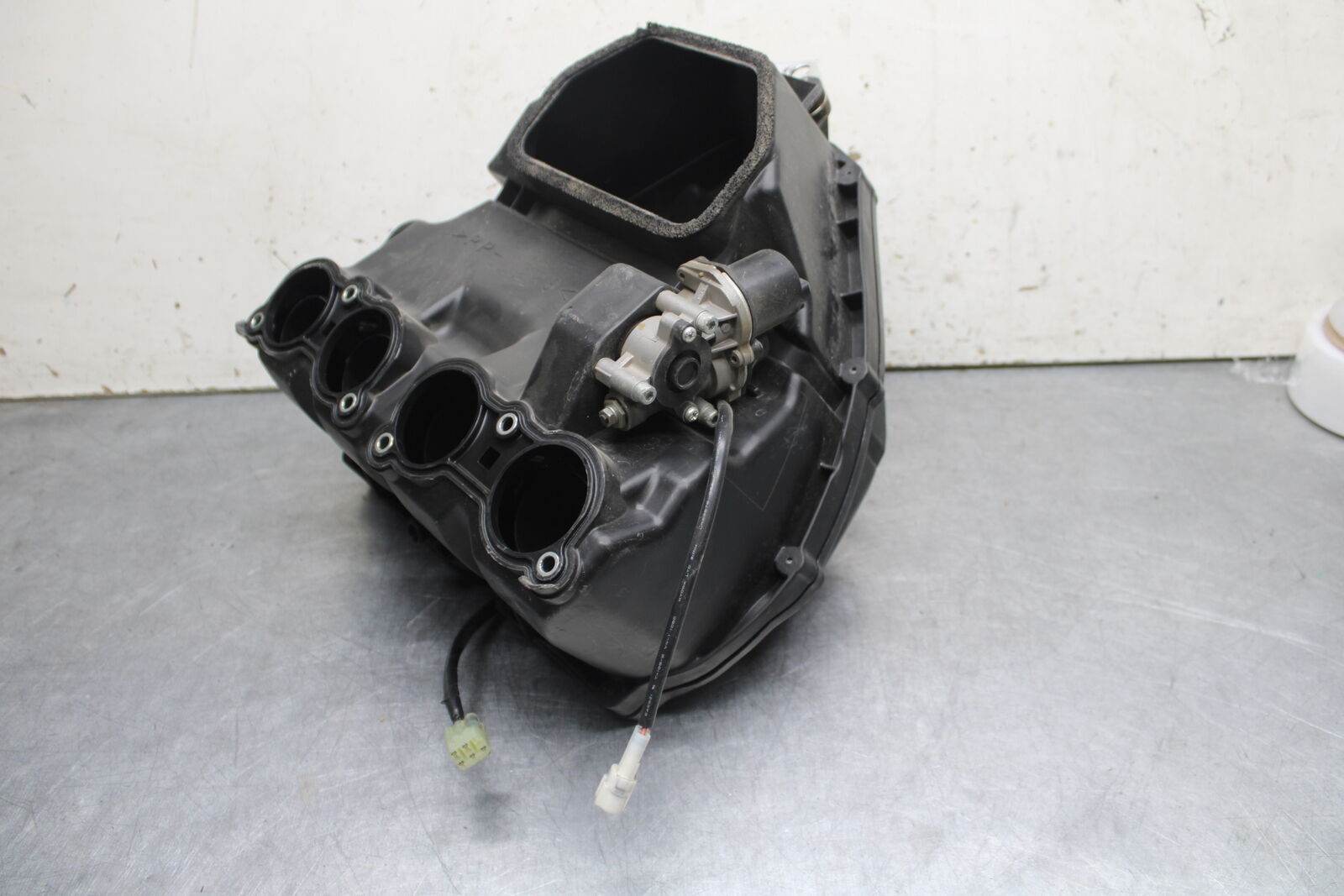 09-14 YAMAHA YZF R1 AIRBOX AIR INTAKE FILTER BOX BB696