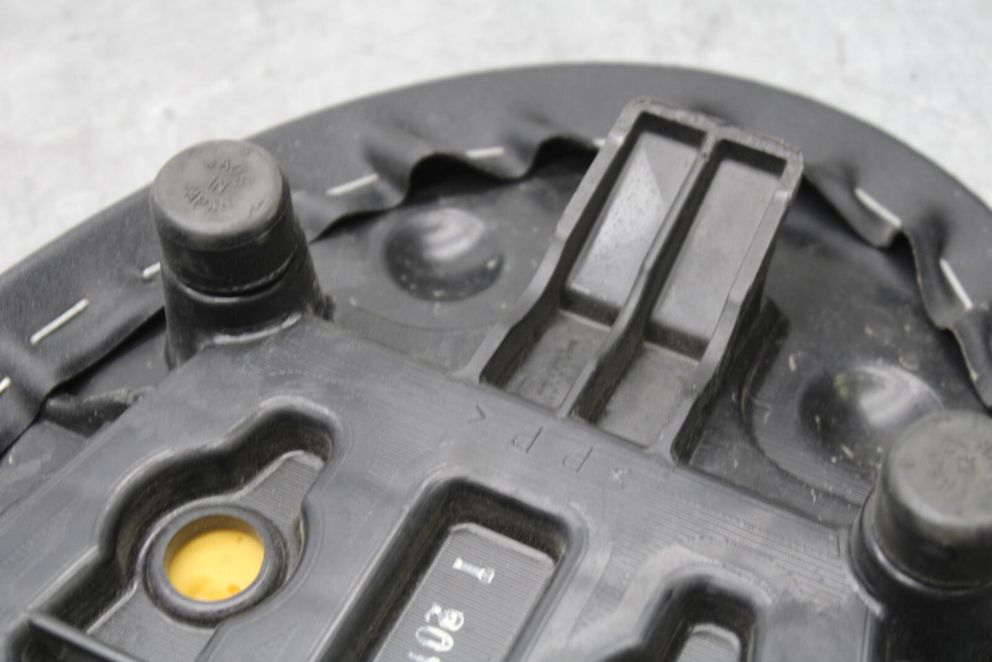 05-06 SUZUKI GSXR1000 REAR BACK PASSENGER TANDEM SEAT PAD SADDLE PILLION BB663