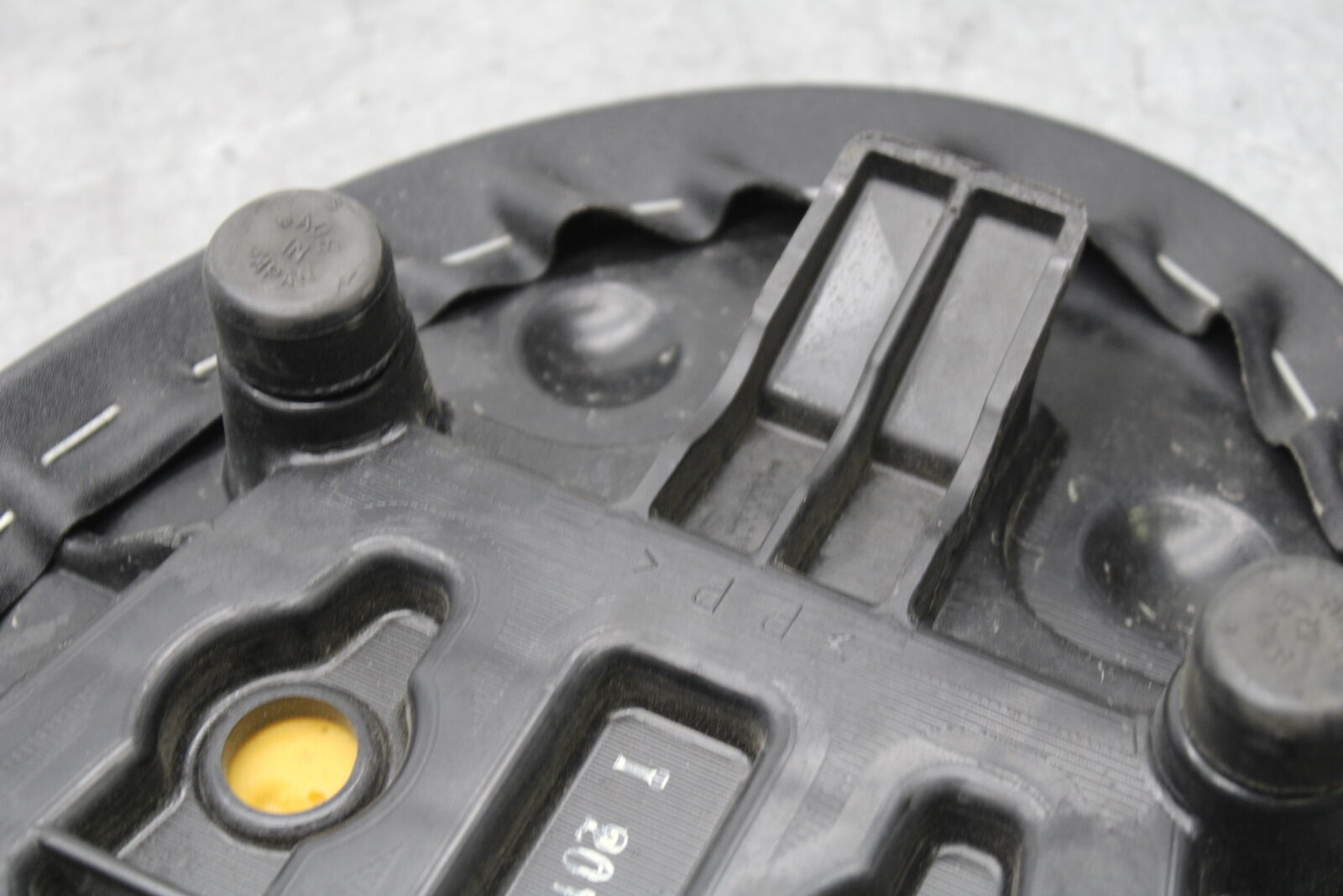 05-06 SUZUKI GSXR1000 REAR BACK PASSENGER TANDEM SEAT PAD SADDLE PILLION BB663