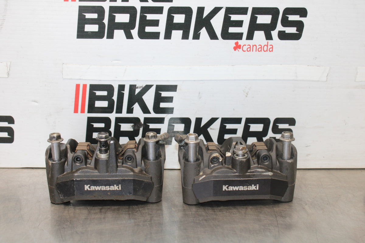 23-26 KAWASAKI NINJA ZX4RR RIGHT LEFT FRONT BRAKE CALIPER PAIR SET BB898