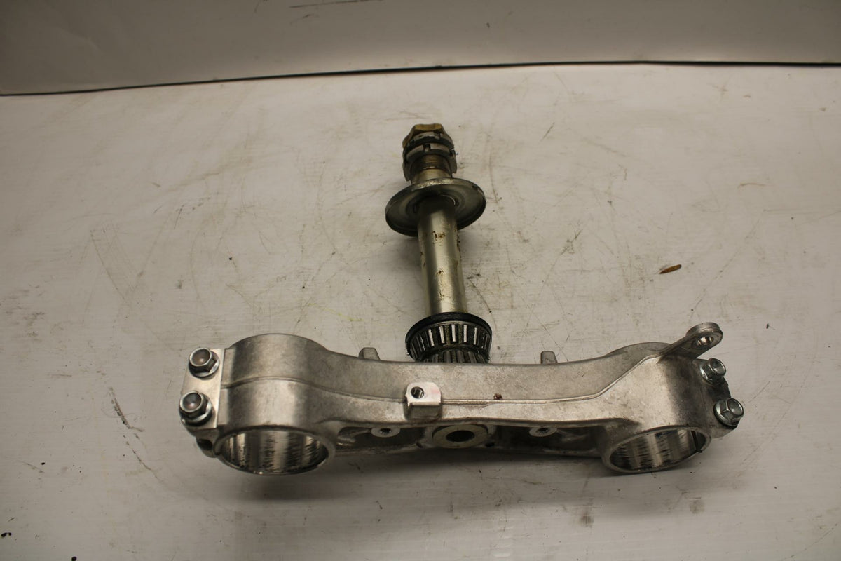 08-09 SUZUKI GSXR600 FRONT FORKS CLAMP LOWER TRIPLE TREE STEM 51410-01H10 BB262