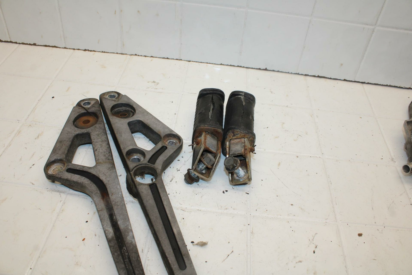 80-83 YAMAHA MAXIM 650 XJ650 FOOT PEG SUPPORTS BB403