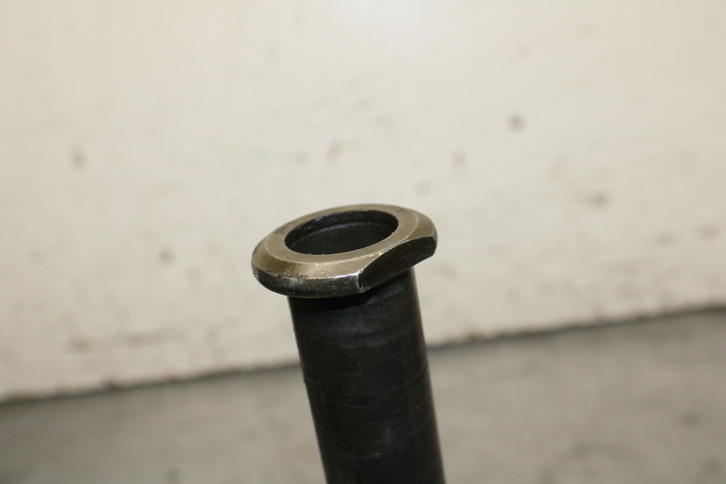 06-07 YAMAHA YZF R6 REAR AXLE BACK WHEEL RIM PIVOT BOLT AXEL BB742