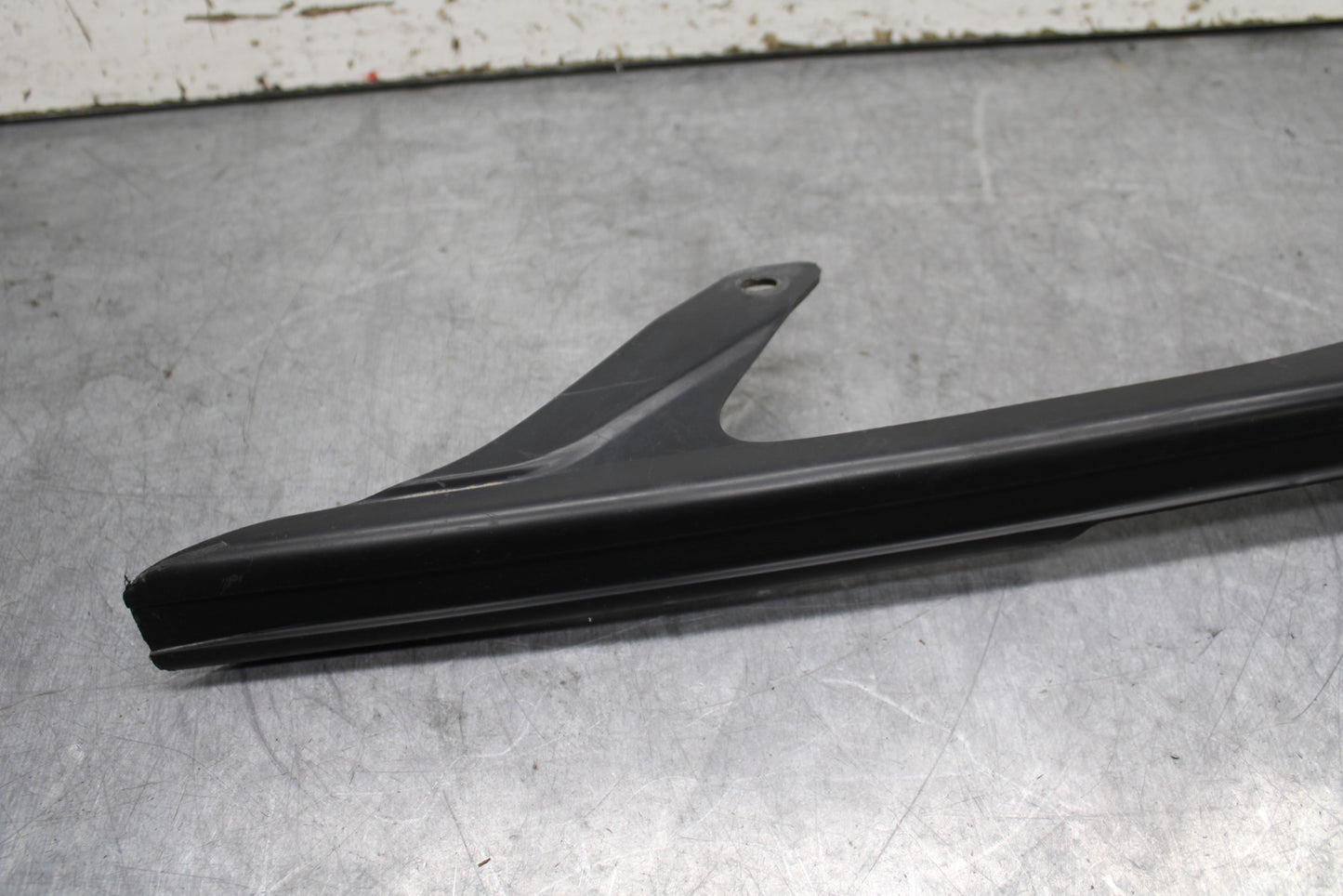 07-08 YAMAHA YZF R1 REAR BACK DRIVE CHAIN GUARD COVER SHIELD BB724