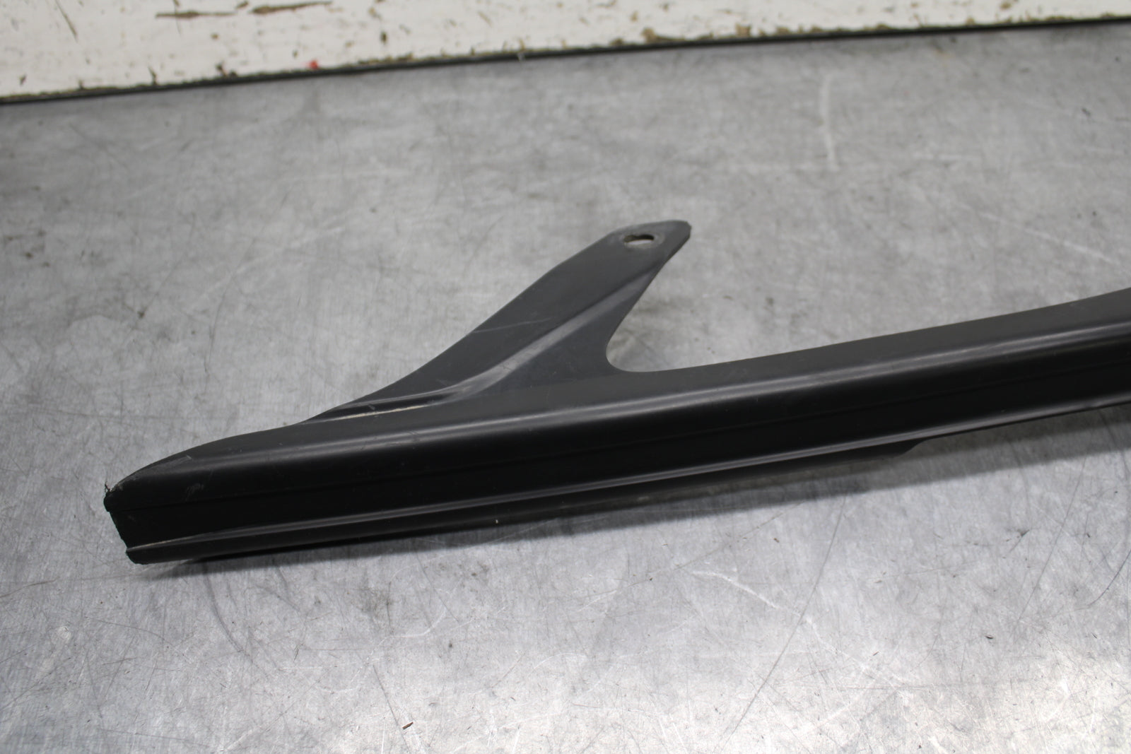 07-08 YAMAHA YZF R1 REAR BACK DRIVE CHAIN GUARD COVER SHIELD BB724