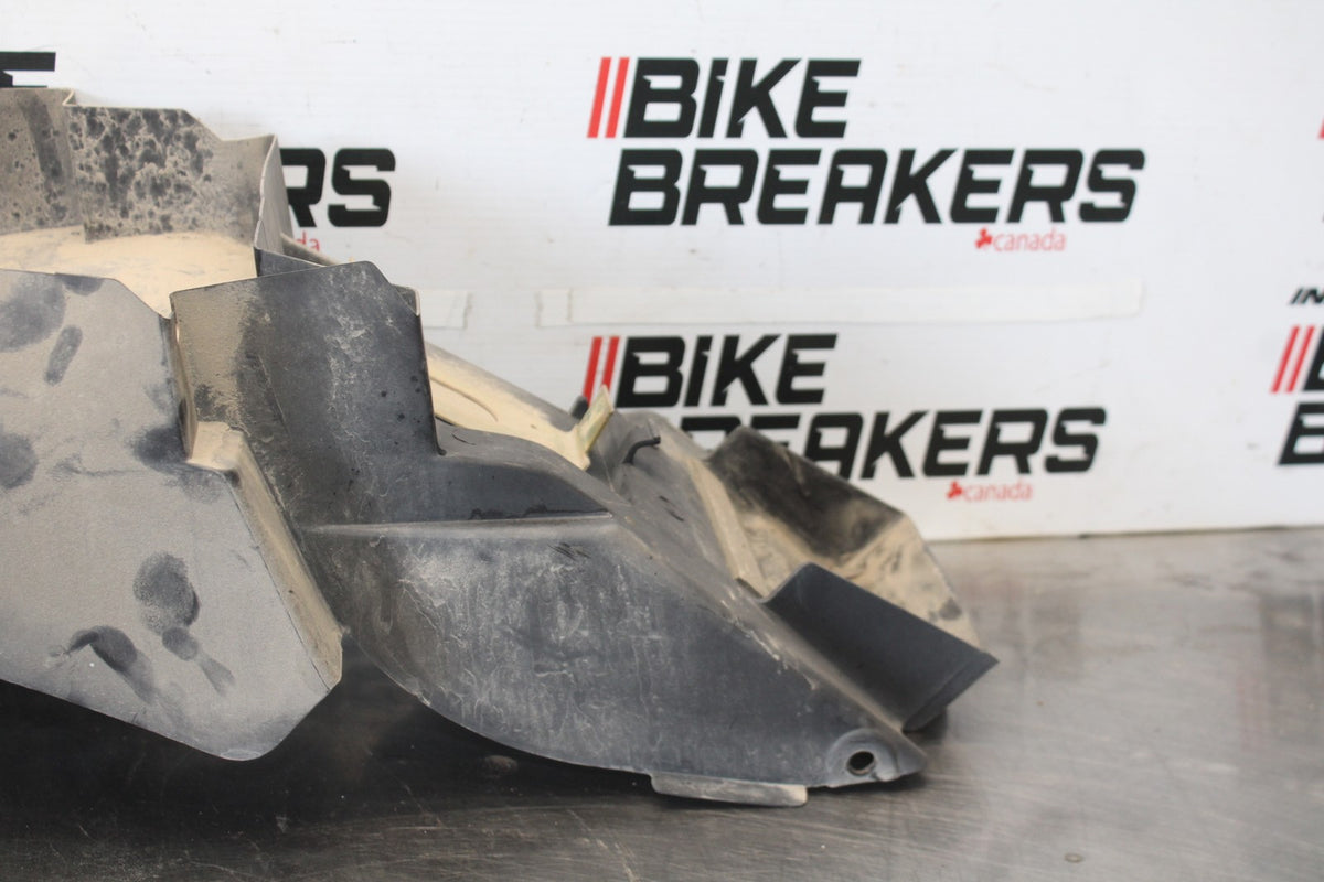 97-00 SUZUKI GSXR600 SRAD REAR BACK TAIL UNDERTAIL BATTERY TRAY PLASTIC BB921