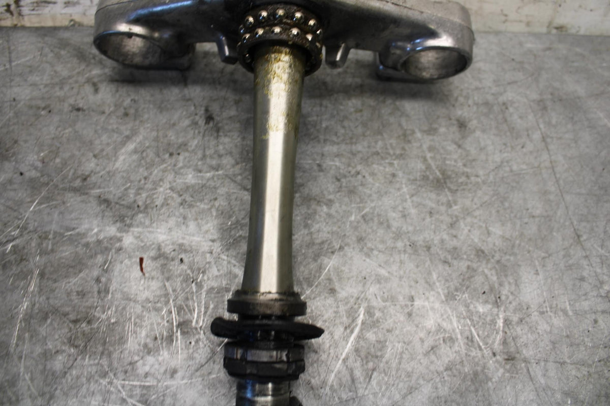 2002 Yamaha YZF R6  FORKS CLAMP LOWER TRIPLE TREE STEM 5MT-23340-00-00 BB545