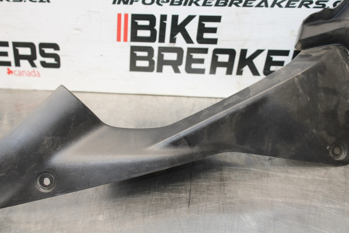 15-17 YAMAHA YZF R3 RIGHT FRONT UPPER FAIRING COWL PLASTIC BB651