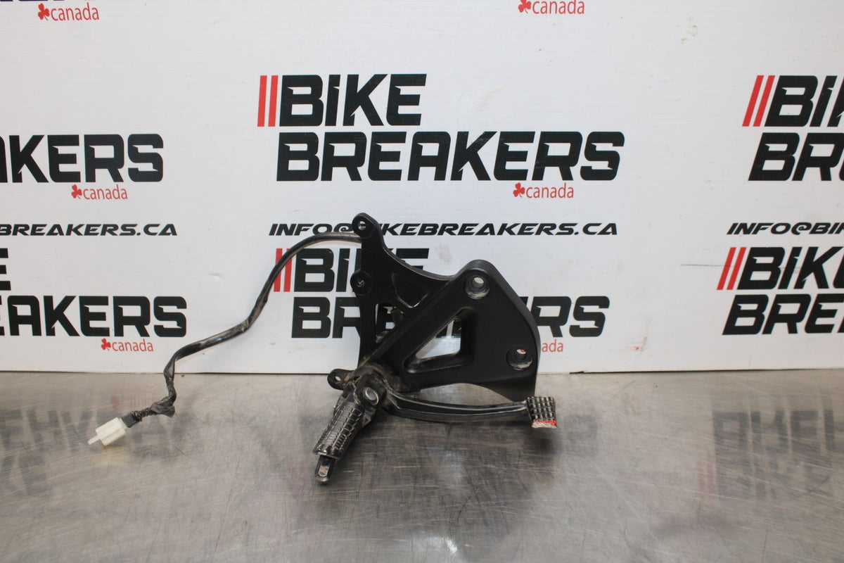 24-25 SUZUKI GSXR1000 RIGHT REARSET REAR SET DRIVER FOOT PEG REST STOP BB767