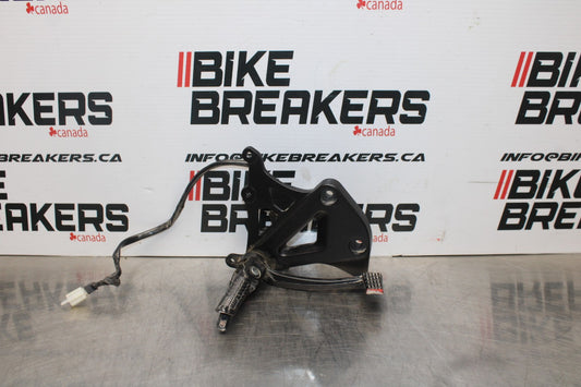 24-25 SUZUKI GSXR1000 RIGHT REARSET REAR SET DRIVER FOOT PEG REST STOP BB767