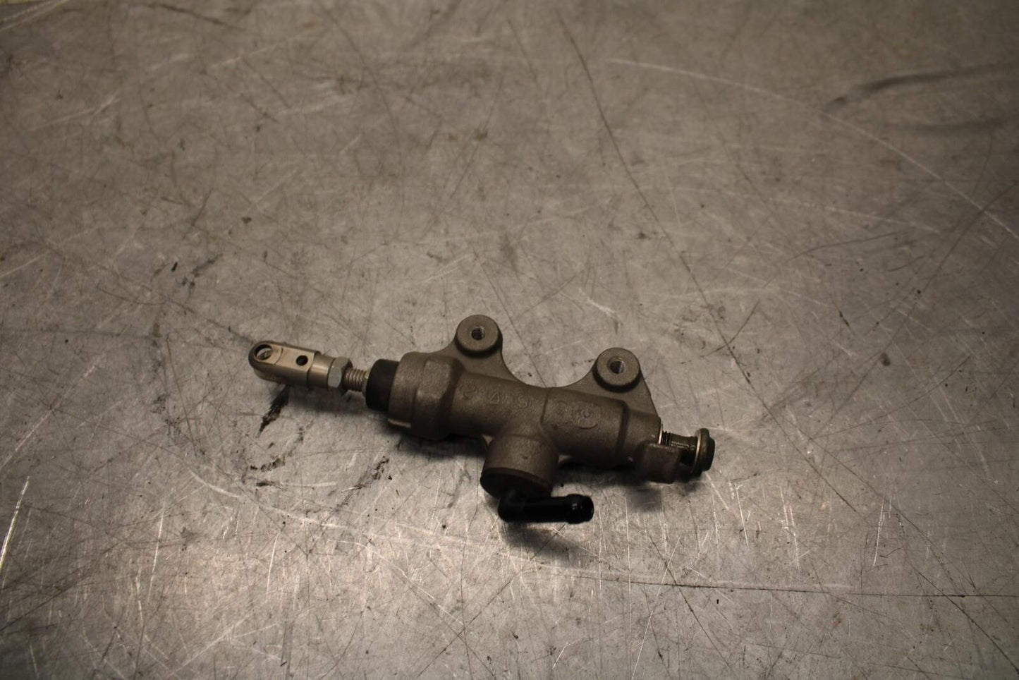 2007 Yamaha YZF R6 REAR BACK BRAKE MASTER CYLINDER 2C0-2583V-01-00 BB525