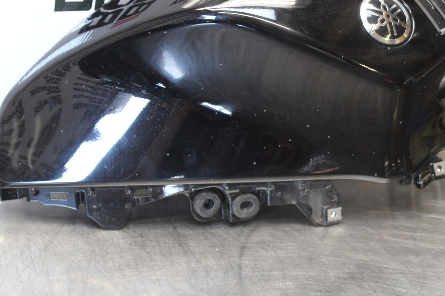 22-25 YAMAHA YZF R7 RIGHT GAS TANK FUEL CELL PANEL COVER TRIM COWL BB176