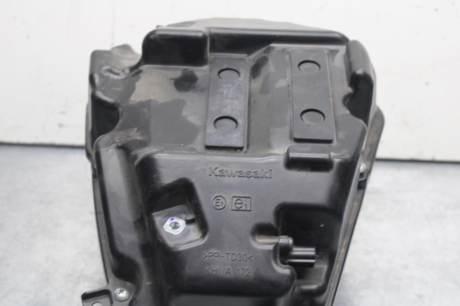 12-17 KAWASAKI ER-6N Z650 AIRBOX AIR INTAKE FILTER BOX BB607