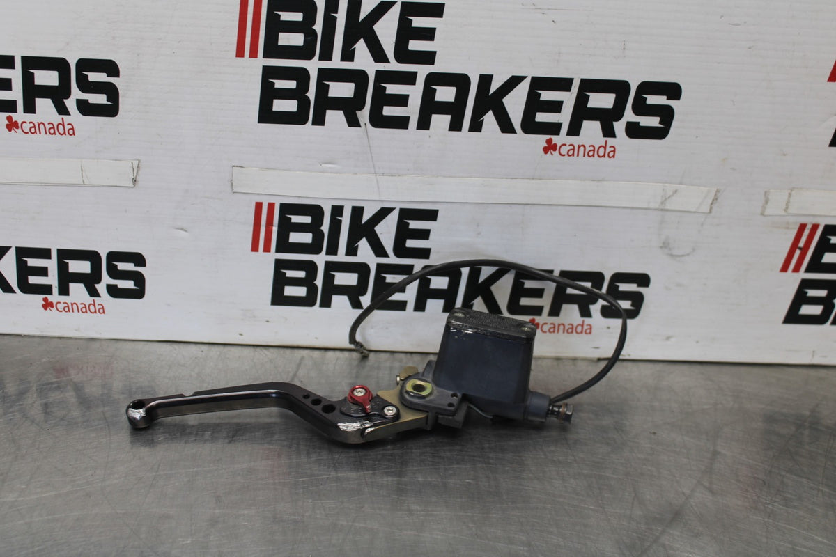 05 DUCATI SUPERSPORT 800 FRONT BRAKE MASTER CYLINDER w/ LEVER BB913