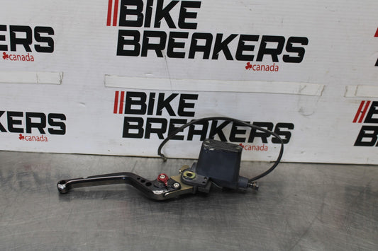 05 DUCATI SUPERSPORT 800 FRONT BRAKE MASTER CYLINDER w/ LEVER BB913