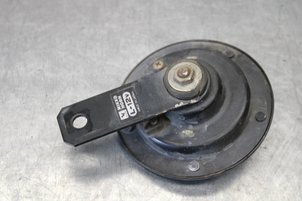 01-06 TRIUMPH TIGER 955I HORN SIGNAL BB693
