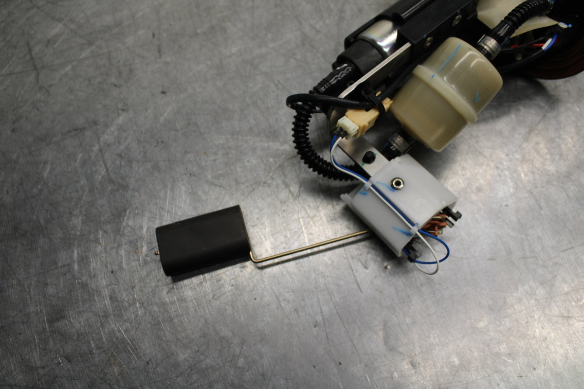 21-24 APRILIA TUONO 660 FACTORY FUEL PUMP GAS PETROL SENDER UNIT BB733
