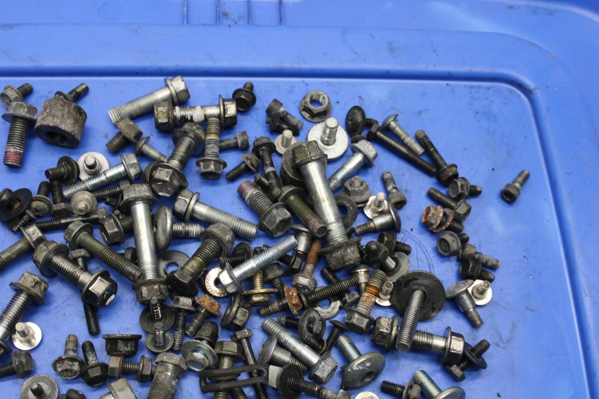 04-09 SUZUKI GS 500 FH GS500F LEFTOVER MOUNTING BOLTS HARDWARE MOTOR  BB97