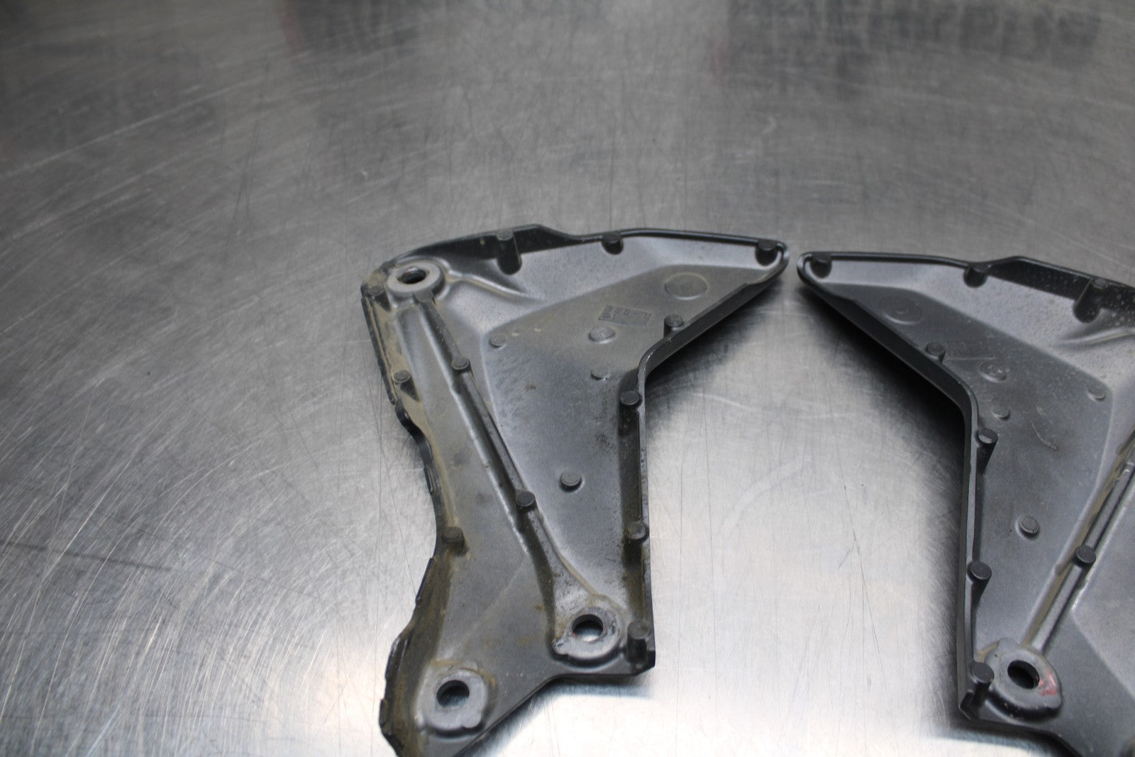 22-25 YAMAHA YZF R7 LEFT RIGHT REARSET REAR SET DRIVER PEG BRACKETS MOUNTS BB769