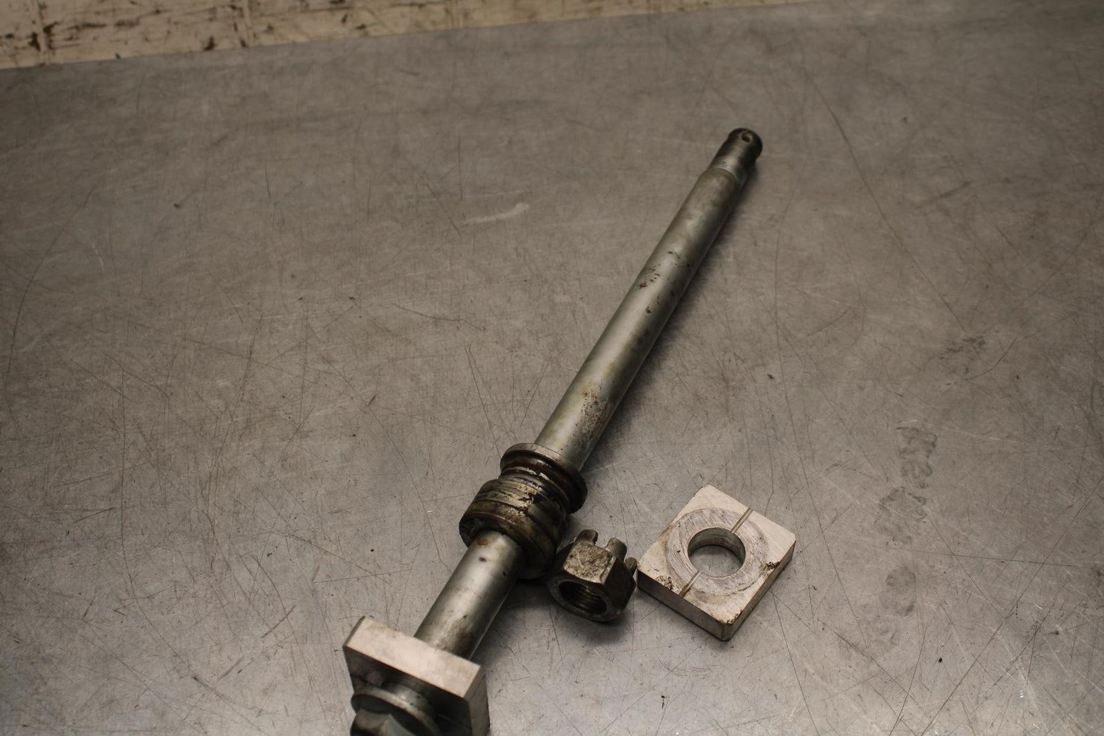 2014 Kawasaki Ninja 650 EX650E REAR AXLE BACK WHEEL RIM PIVOT BOLT AXEL BB569