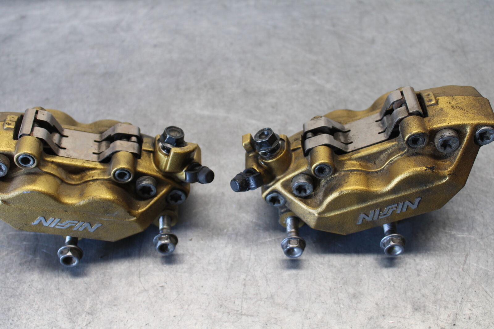 03-04 HONDA CBR600RR RIGHT LEFT FRONT BRAKE CALIPER SET PAIR CALIPERS BB661