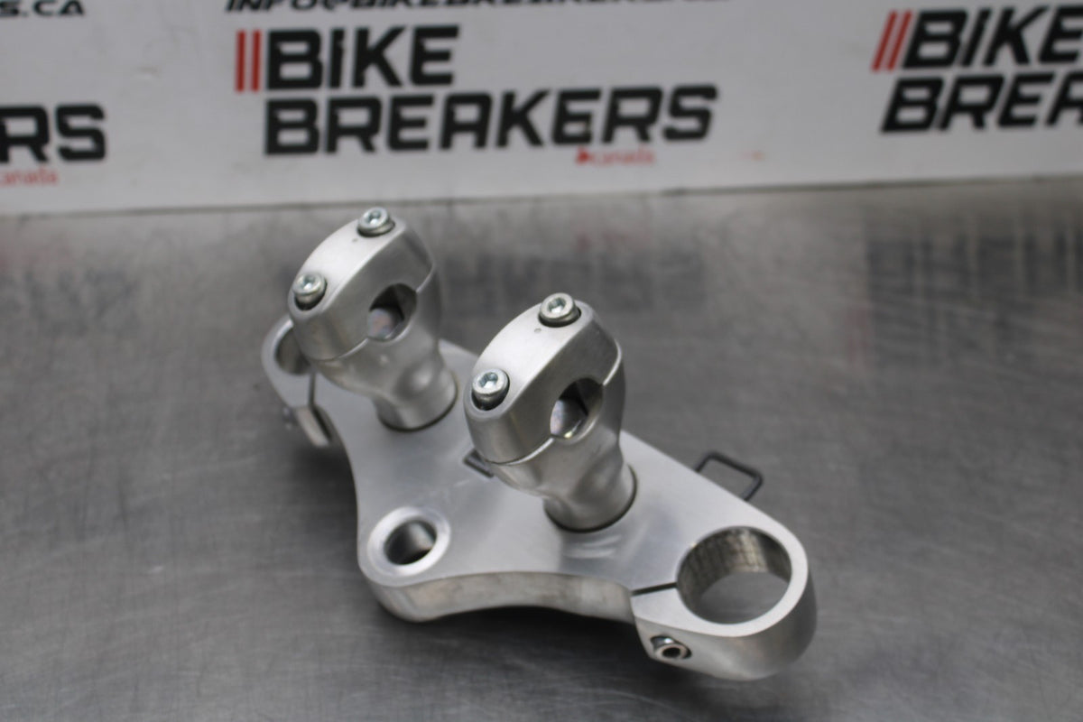 15 SUZUKI BOULEVARD C50 FORKS UPPER TRIPLE TREE CLAMP BB775