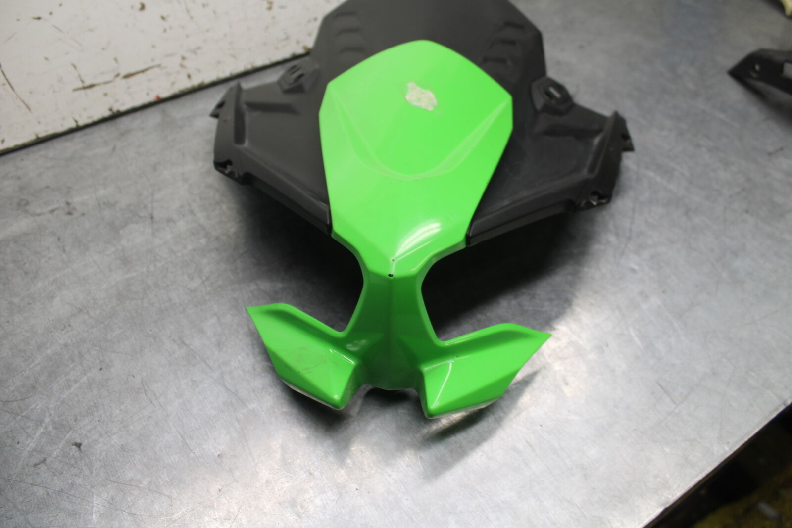 18-24 KAWASAKI NINJA 650 FRONT CENTER COWL FAIRING BB725