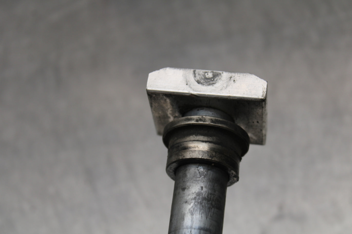 04-05 KAWASAKI NINJA ZX10R REAR AXLE BACK WHEEL RIM PIVOT BOLT AXEL BB163