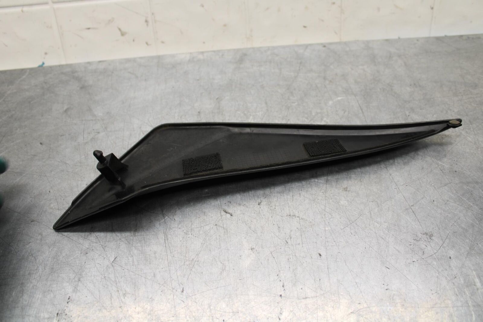 11-23 SUZUKI GSXR 600 RIGHT INNER FAIRING COWL PANEL TRIM OEM BB582