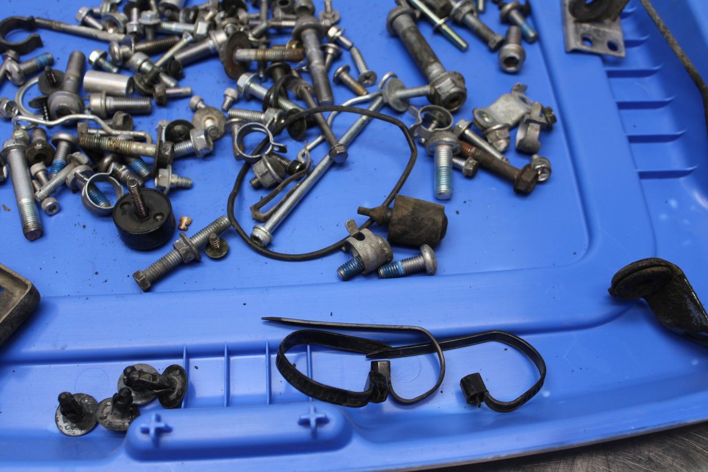 06-07 SUZUKI GSXR 600 MOUNTING BOLTS HARDWARE MOTOR SCREWS BB170