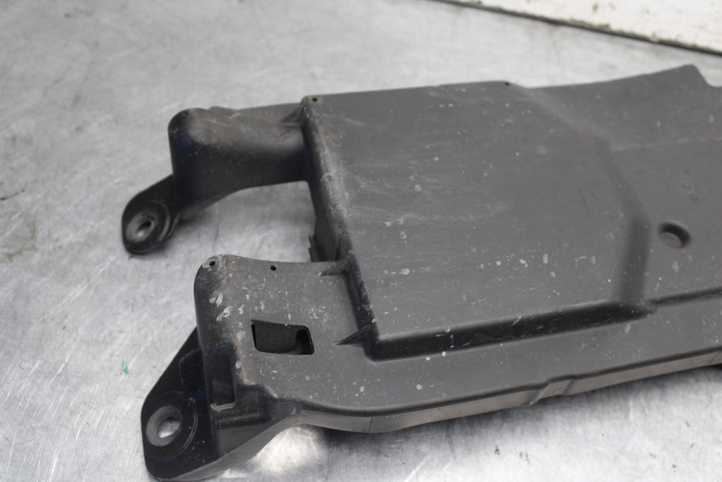 09-12 KAWASAKI NINJA ZX6R REAR BACK TAIL UNDERTAIL BATTERY TRAY PLASTIC BB698