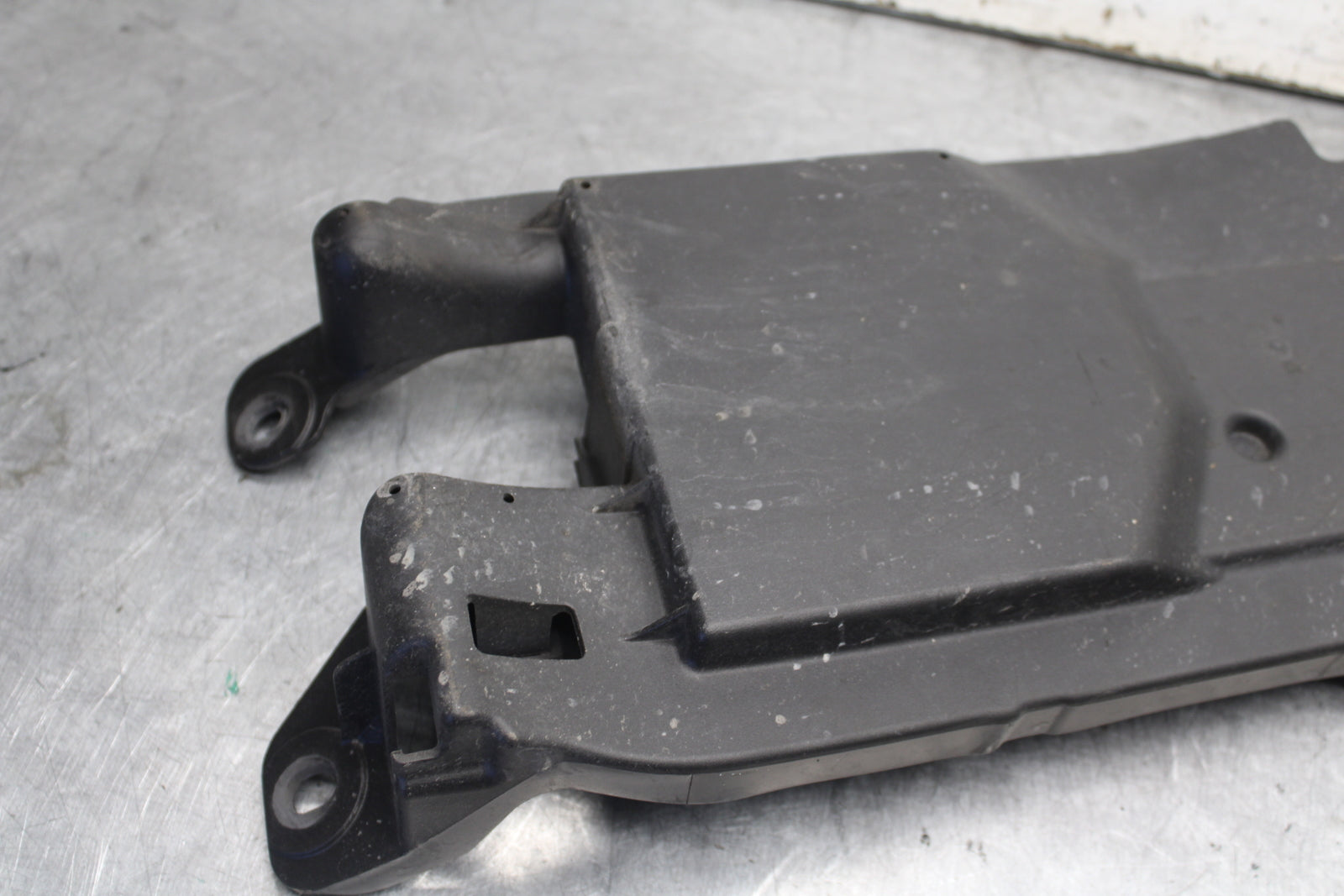 09-12 KAWASAKI NINJA ZX6R REAR BACK TAIL UNDERTAIL BATTERY TRAY PLASTIC BB698