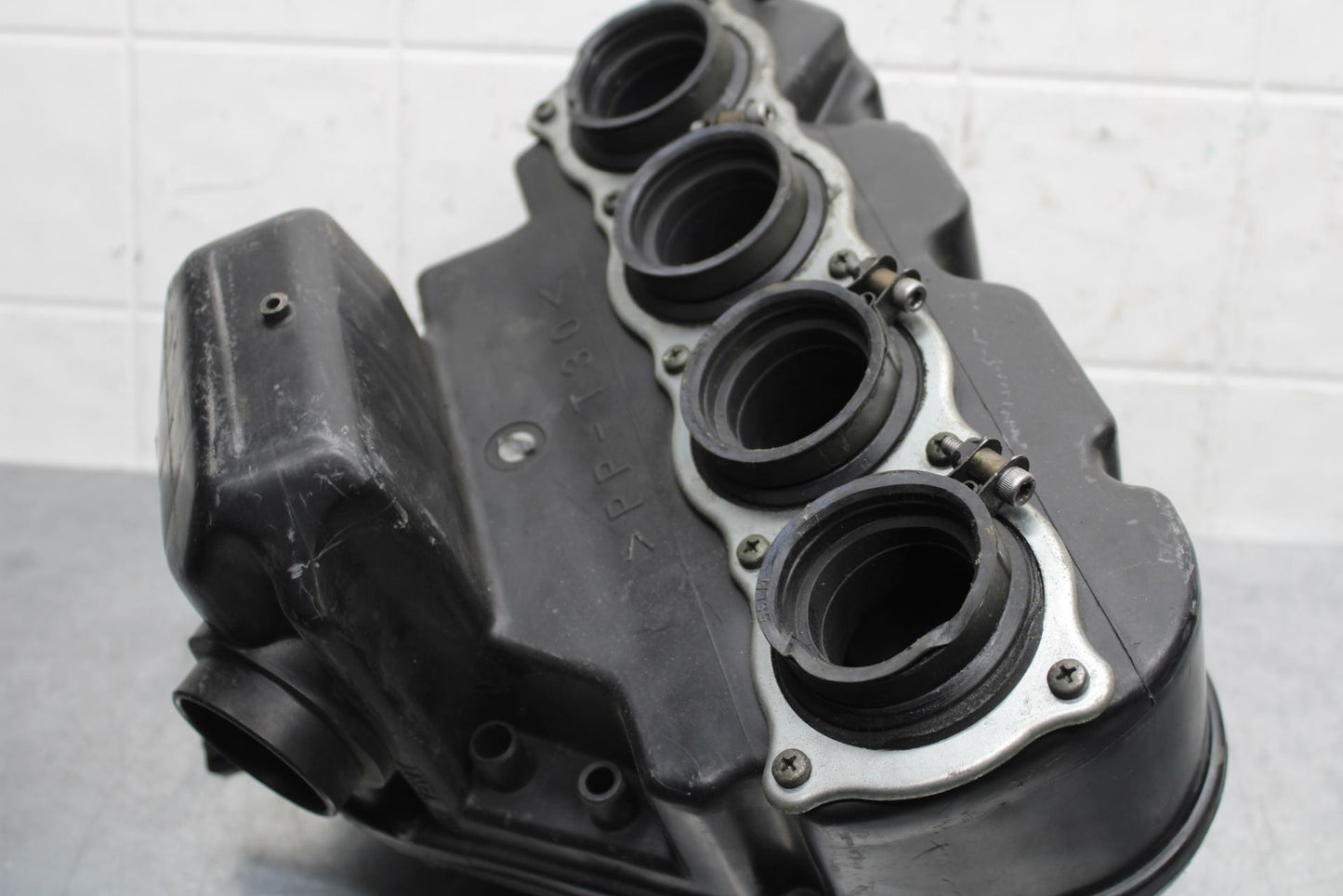 2007 Yamaha YZF R6S AIRBOX AIR INTAKE FILTER BOX 5SL-14411-00-00 BB594