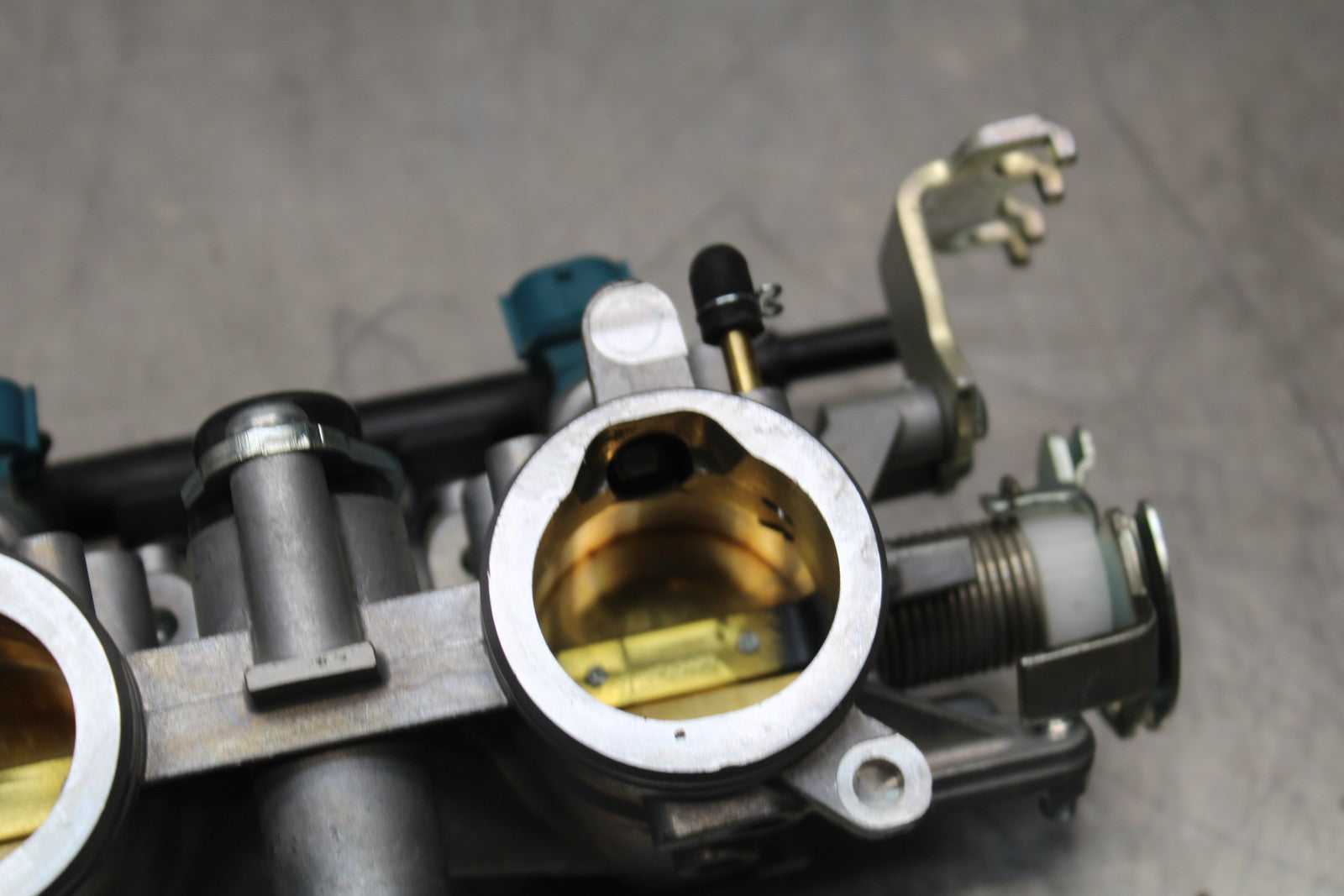 22-25 YAMAHA YZF R7 MAIN FUEL INJECTORS / THROTTLE BODIES  BB176