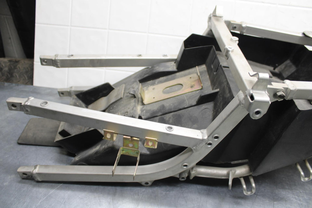 1999 Suzuki GSXR600 REAR SUBFRAME BACK SUB FRAME 41200-33E20 43980-33E20 BB580