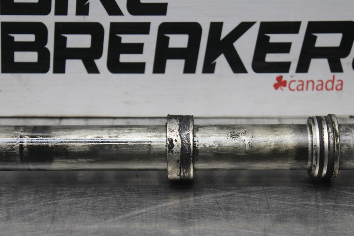 05-06 SUZUKI GSXR1000 REAR AXLE BACK WHEEL RIM PIVOT BOLT AXEL BB857