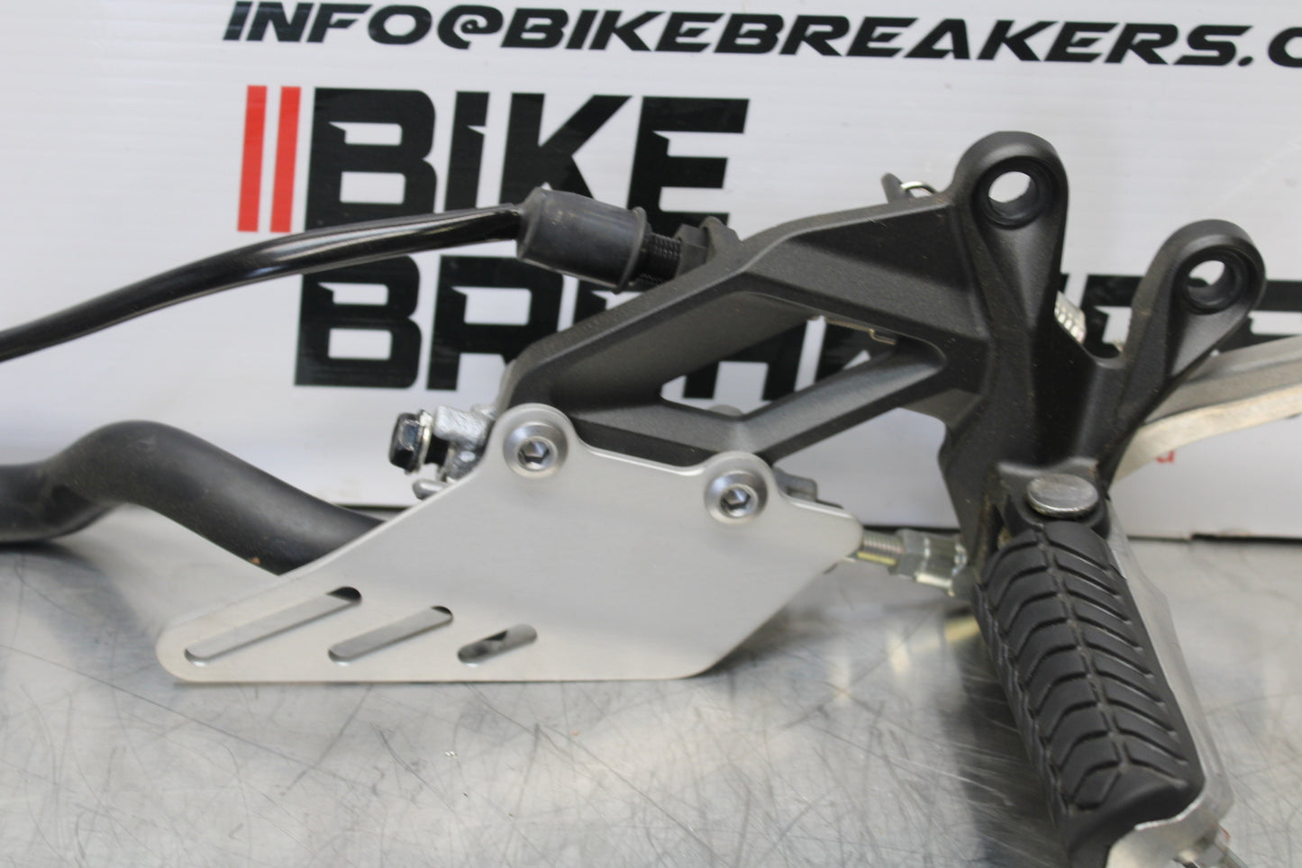 23-24 KAWASAKI NINJA ZX14R NERW!! RIGHT REARSET REAR SET DRIVER FOOT PEG BB153