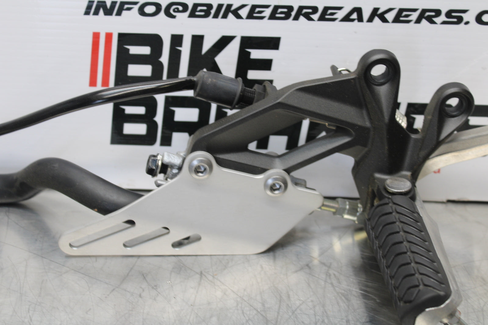 23-24 KAWASAKI NINJA ZX14R NERW!! RIGHT REARSET REAR SET DRIVER FOOT PEG BB153