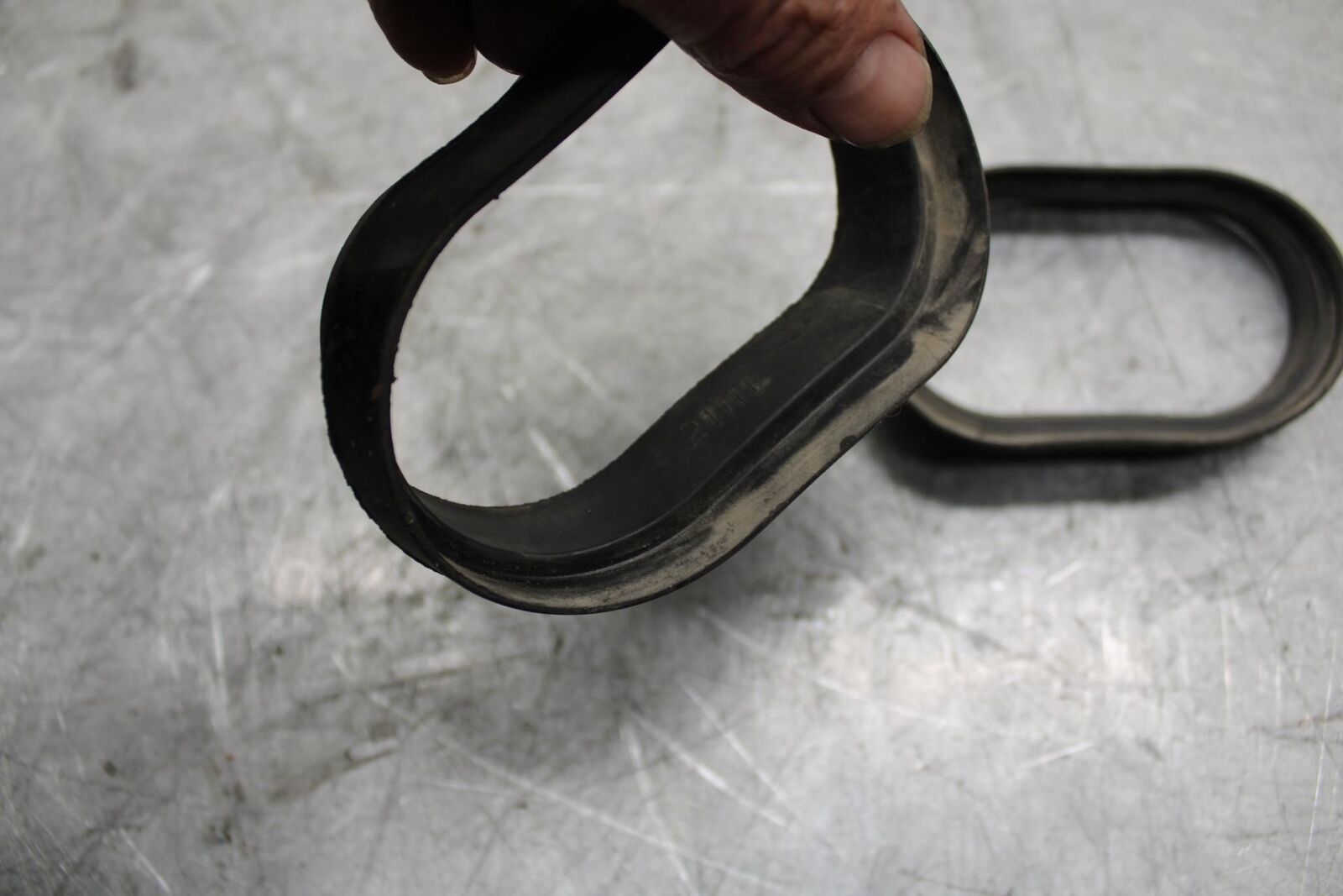 2007 Suzuki GSXR1000 RIGHT LEFT AIR INTAKE DUCT SEALS RUBBER BB44