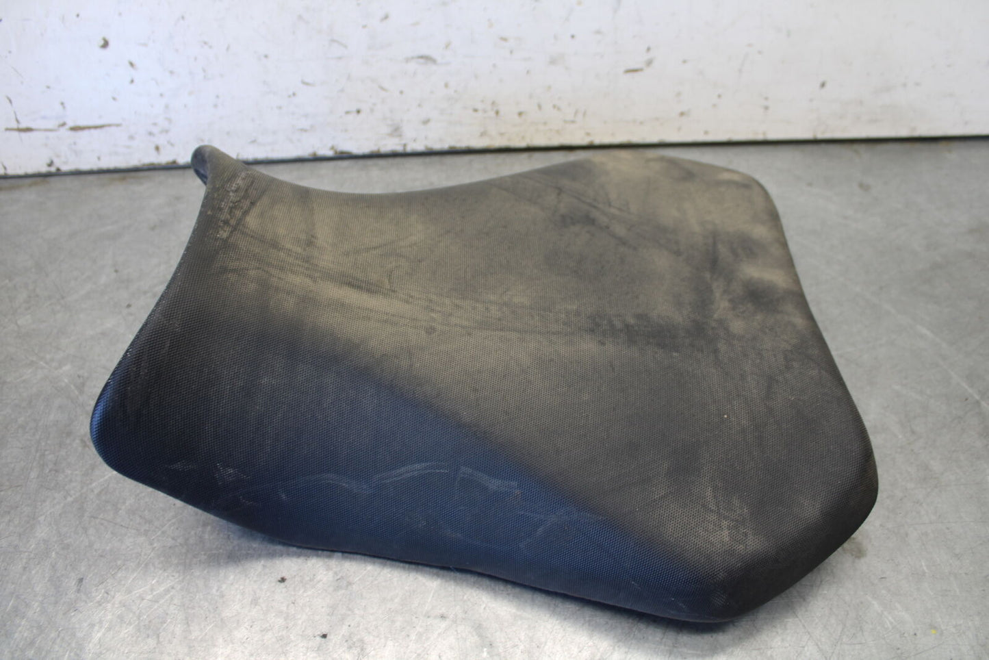 11-24 SUZUKI GSXR750 FRONT DRIVERS SEAT PAD SADDLE PILLION BB687