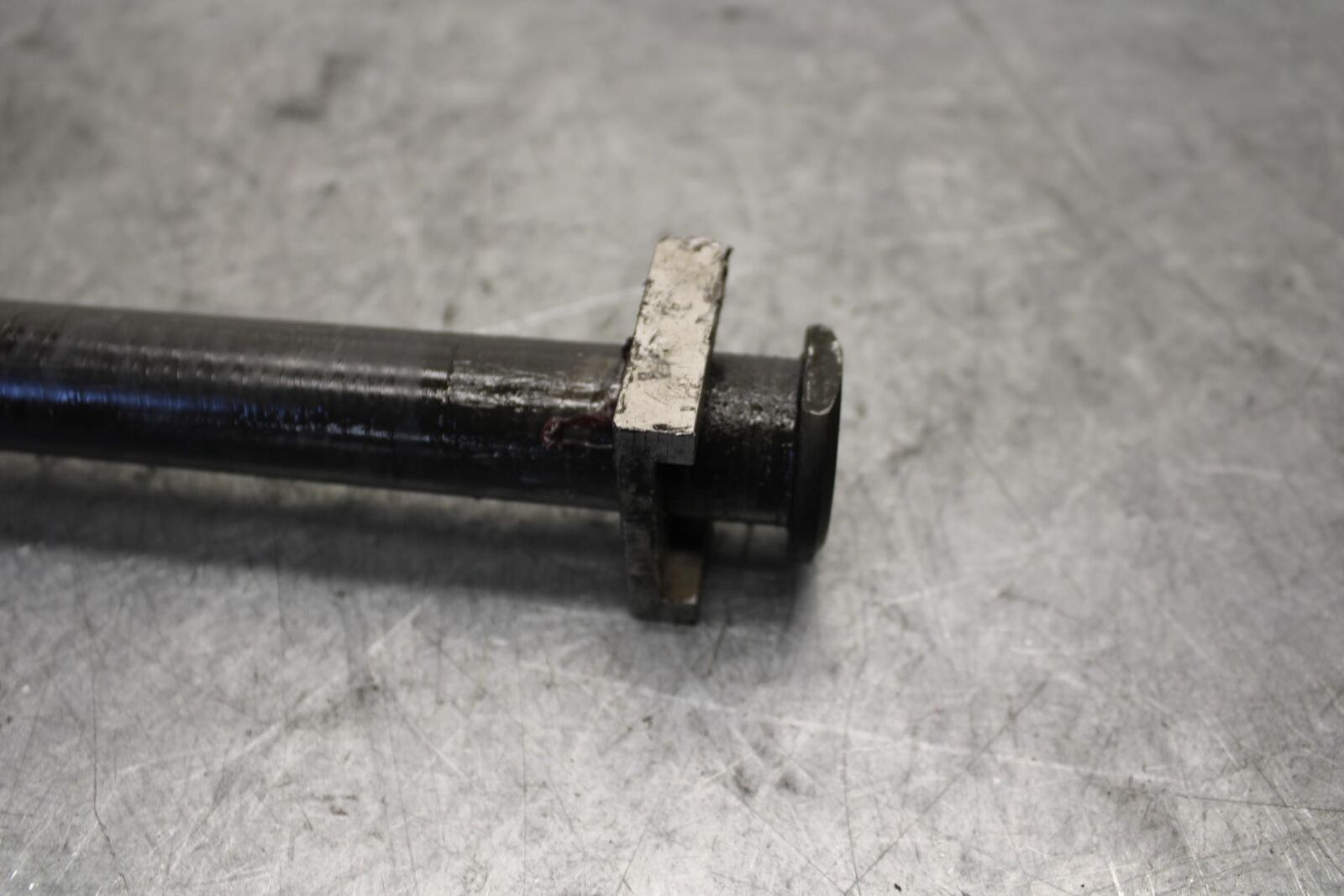1998 Yamaha YZF R1 REAR AXLE BACK WHEEL RIM PIVOT BOLT AXEL 4XV-25381-00-00 BB53